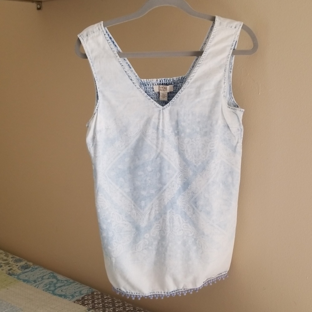 5/$25 Light blue sleeveless tank